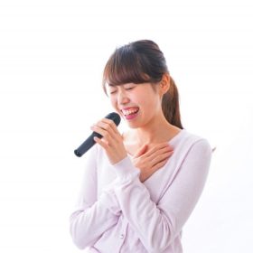 カラオケで声がひっくり返ってしまう裏返ってしまう事はよく有る。