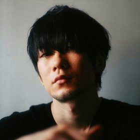 tk from 凛として時雨 unravel 激しく細く歌う難しい曲。