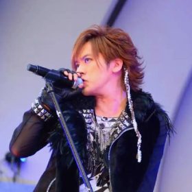 BREAKERZ 世界は踊る カッコいいロック曲。