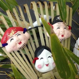 商売繁盛で笹持って来い。ボイトレ教室近くの神社のえびす祭。