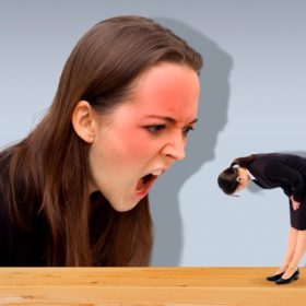 上司をイライラさせる部下 上司を怒らせるのはハイの返事が早いから。