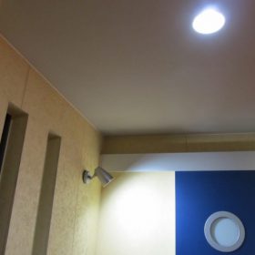 教室前の電球を明るくした話。