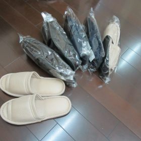 教室のスリッパを購入。 足踏ん張って声を出す用。