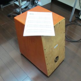 リズム練習、カホン嫌いなんです。打面が木で手が痛いから。
