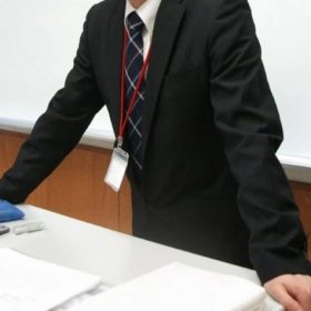 実際に使うプレゼンの原稿を読む練習をします。