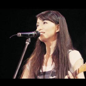 竹内まりやさんの「元気をだして」元気になる曲。