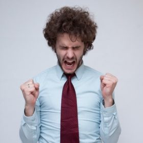 喉に力が入る事が一番の敵！首や肩や腕上半身に力が入って自滅します。