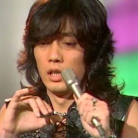 沢田研二 時の過ぎゆくままに 悲し寂しそうに歌うのがコツ。
