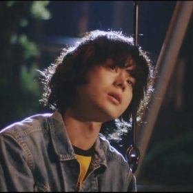 「灰色と青」と言う曲で菅田将暉さんと米津玄師が歌っている。