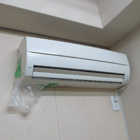 防音室のエアコン問題の解決。穴をパテで埋めてもらい解決。