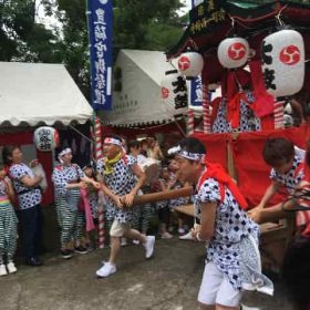 教室にも獅子舞が来ます。