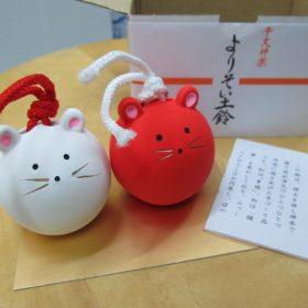 仕事始め2020年。毎年干支の置物を教室の飾る。