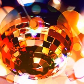 忘年会までに1曲覚えたい。 カラオケを避けて生きてきた人が思う事。
